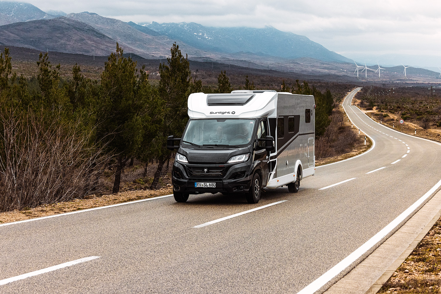 Integrated Rv Hire a semi-integrated motorhome in UK & Scotland | McRent